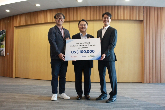 포스코가 리오틴토와 함께 조성한 GEM매칭펀드 기금 10만 달러를 희망친구 기아대책에 전달했다. 사진=포스코 제공