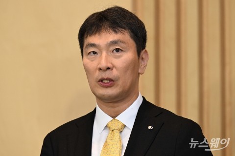 이복현 금감원장 "경남은행 등 업무 사고, 고강도 징계로 발본색원"