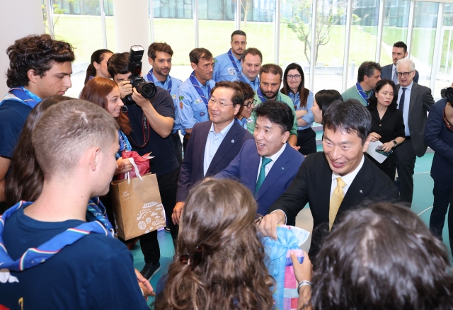함영주·이복현·유정복, 하나글로벌캠퍼스 방문···잼버리 참가자 격려