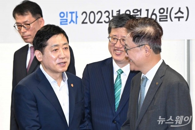 김주현 "50년 주담대 나이 제한 '공감'···가계부채 적정 수준서 관리"