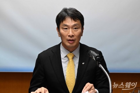 이복현 금감원장 &quot;판매사의 자본시장법 위반 확인해야···'환매' 명백한 불법&quot;