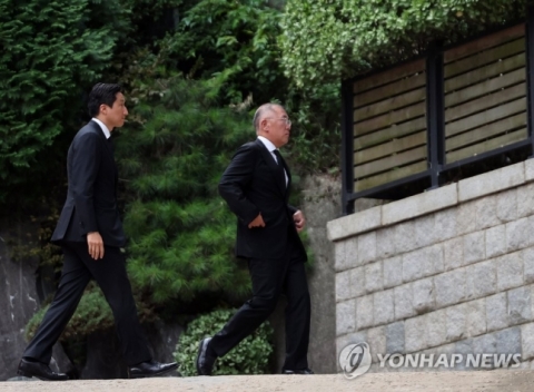 故 변중석 여사 17주기···범현대가, 청운동 모였다