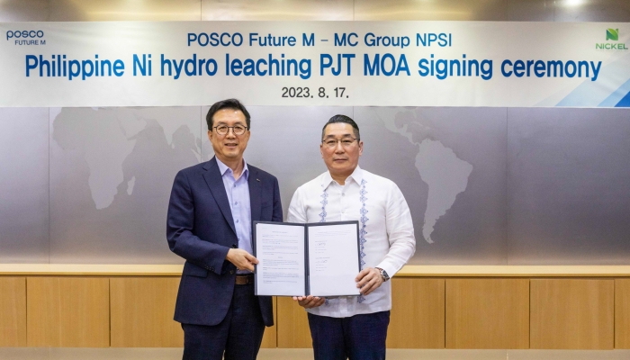 (왼쪽부터) 김준형 포스코퓨처엠 사장과 마이클 첸 MC그룹 회장이 필리핀 니켈 합작사업 MOA를 체결하는 모습. 사진=포스코퓨처엠