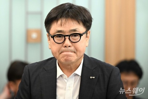 '건설업 안전보건 리더 회의' 참석해 입 앙 다문 윤길호 계룡건설 대표