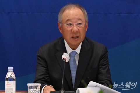 수장·이름 싹 갈아엎은 전경련···한경협으로 재탄생