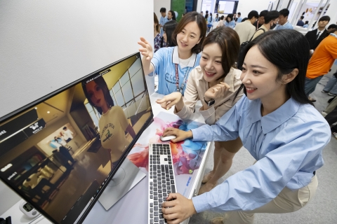 "메타버스서 입어보고 구매까지"···KT '3D 쇼룸' 베일 벗었다