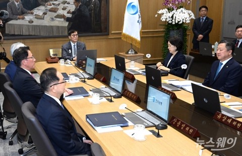 한은, 기준금리 현 수준 3.50% 유지···5연속 동결(상보)