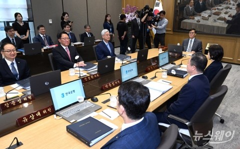 한은, 기준금리 현 수준 3.50% 유지···5연속 동결(1보)