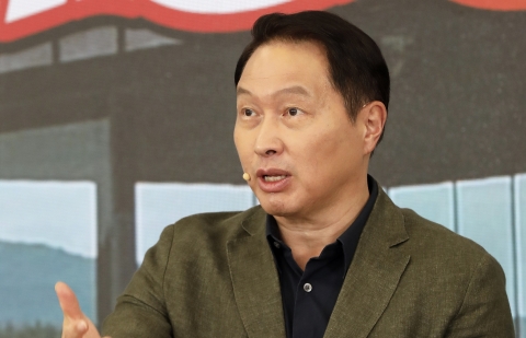 이천포럼 등장한 최태원 &quot;구성원이 목소리 내야 '딥 체인지' 가능&quot;