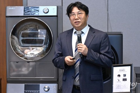 가전브랜드 '모드비' 런칭 발표하는 안지홍 실장