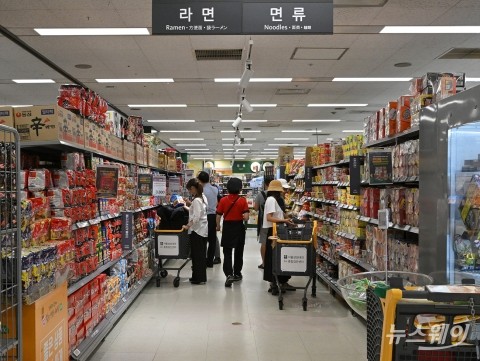 소비자심리지수 넉달째 하락···'고물가·고금리'에 내수부진 탓