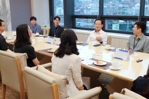 직함 대신 별칭으로···조병규 우리은행장, 젊은 행원과 이색 소통