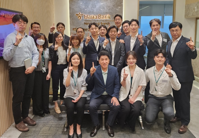 싱가포르 이어 홍콩···함영주 하나금융 회장, 글로벌 투자자 만난다