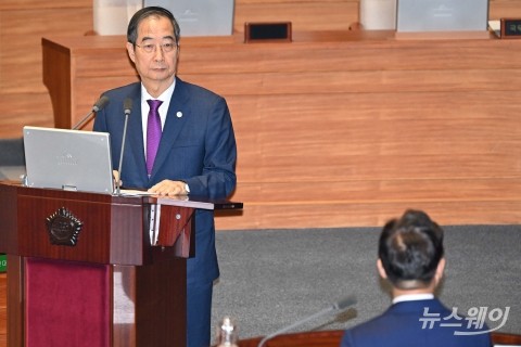 '경제분야 대정부질문' 경청하는 한덕수 총리