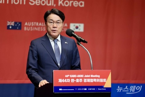 한-호경협위 맡은 최정우 "핵심광물·수소 등 협력으로 함께 도약"