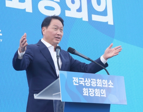 최태원 "사회 문제 풀고 지방 발전시키는 회의체 구성해야"(종합)