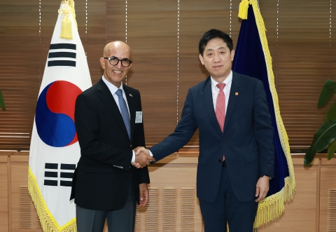 김주현 금융위원장, UAE 지역개발부 장관과 협력 방안 논의