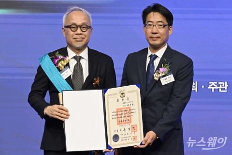 디스플레이 업계 최초 '금탑산업훈장' 수상한 최주선 삼성D 대표