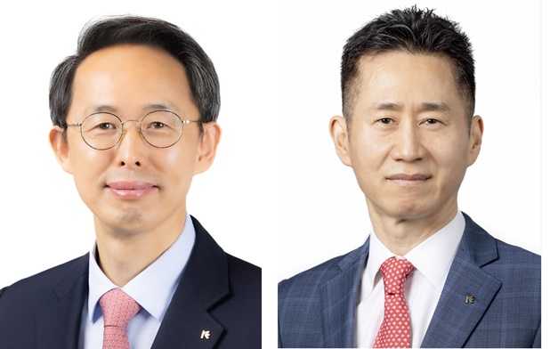 (왼쪽부터)황기연 수출입은행 신임 상임이사와 이동훈 남북협력본부장. 사진=수출입은행 제공