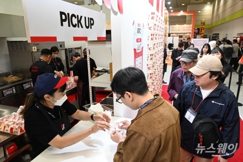 신호상號 KFC, '버거킹·이마트24' 마케팅으로 가맹사업 이끈다