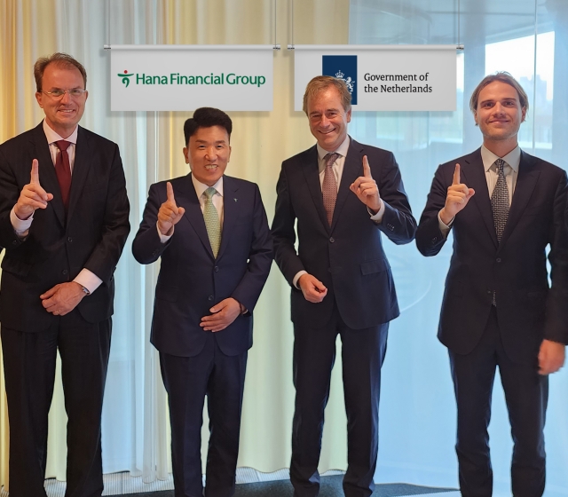 함영주 하나금융 회장, 글로벌 투자자 소통 강화···유럽서 IR 진행