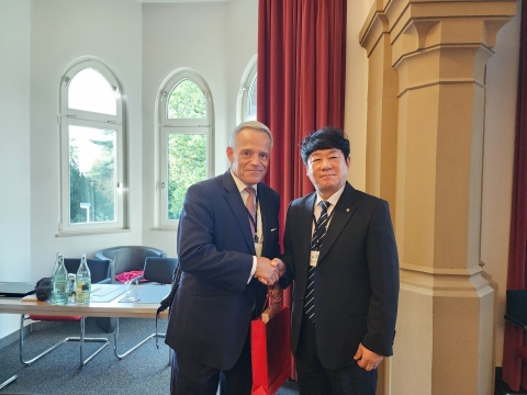 김윤식 신협 회장, IRU 이사 연임