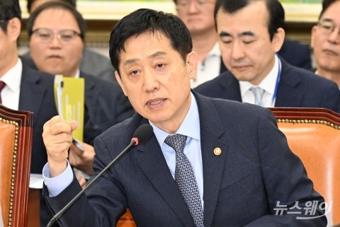 김주현 &quot;은행 '50년 주담대' 비상식적···당국과 교감 없었다&quot;