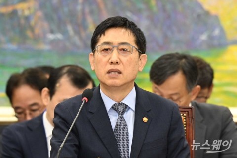 정책상품 문제없다는 김주현···60대 차주도 '50년 특례보금자리론' 받아