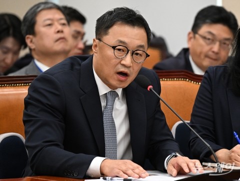 국정감사 '아이폰15' 한국에선만 할인 0%···해외에선 최대 11% 인하