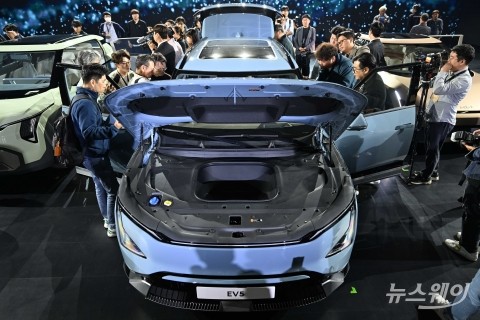 기아, 전기차 대중화 선도할 'EV5' 공개