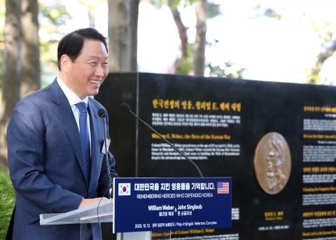 최태원 SK 회장, 동거인 김희영과 첫 공개행보···루이뷔통 행사 참석