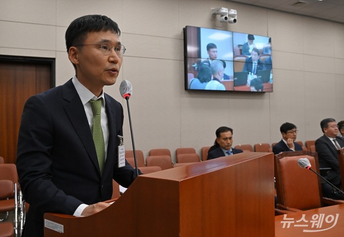 국회 산업통상자원중소벤처기업위원회 국정감사 증인으로 출석한 김주관 네이버 비즈니스 CIC대표. 사진=이수길 기자 Leo2004@newsway.co.kr