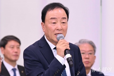 국정감사에서 의원 질의 답변하는 최문섭 NH농협손해보험 대표