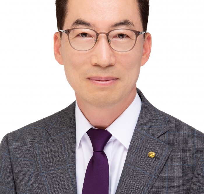 '현장형CEO' 권오철 대보 대표···포트폴리오 다변화 숙제