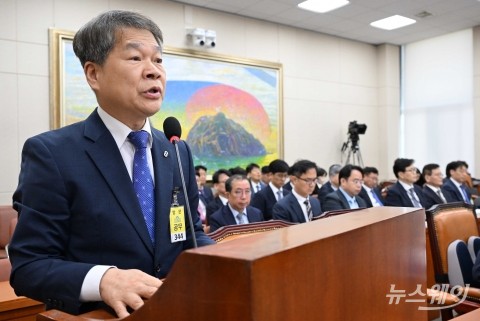 국정감사 출석한 정동영 한국소비자원장 직무대행
