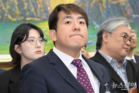 국정감사에 증인으로 출석한 이종현 케이지할리스에프앤비 대표