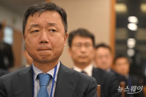정무위 국감 출석해 입 앙 다문 최희문 메리츠증권 대표