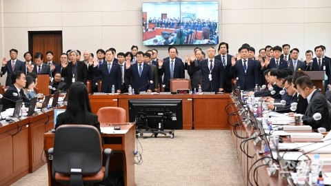 증인선서 하는 강석진·조성호·이태식·박성효·김종호·김영신·김용문