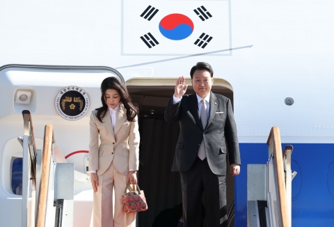 尹대통령, 사우디·카타르 국빈 방문 위해 출국···대규모 경제사절단도 동행