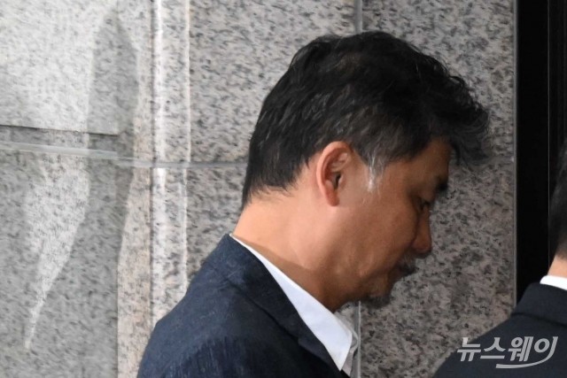 김범수 카카오 창업자, 주가 조작 혐의 인정 질문엔···'묵묵부답'