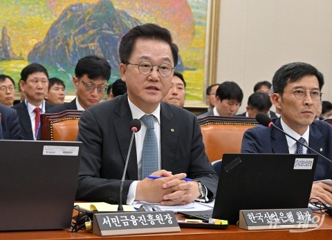 &quot;팔아도 안 팔아도 불명예&quot;···HMM 매각 고민 깊어진 강석훈 산업은행 회장