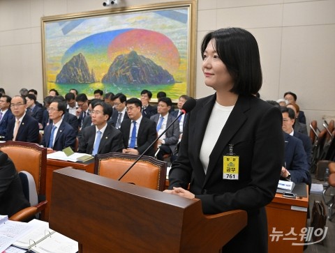 종합국감 증인으로 출석한 최수연 네이버 대표