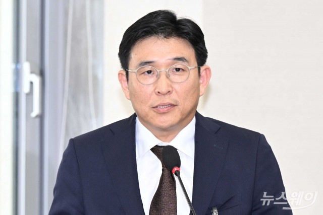 '택배 노동자 과로사' 답변하는 홍용준 쿠팡CLS 대표