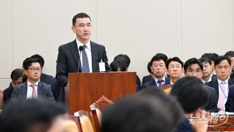 종합국정감사서 답변하는 김지형 SK텔레콤 부사장