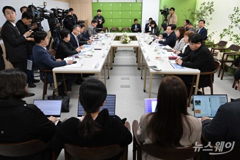 신축 아파트 찾은 원희룡 장관···&quot;하자 접수·사후 관리체계 손보겠다&quot;
