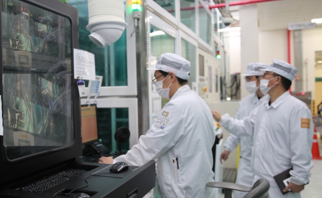 20년 만에 공개한 반도체기판 사업장···日 독점 깬 삼성전기의 놀라운 기술