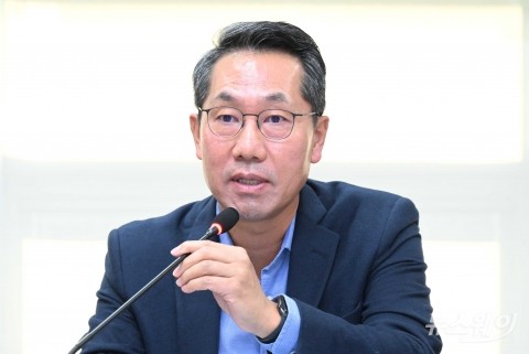 축사 전하는 이동훈 SK바이오팜 사장