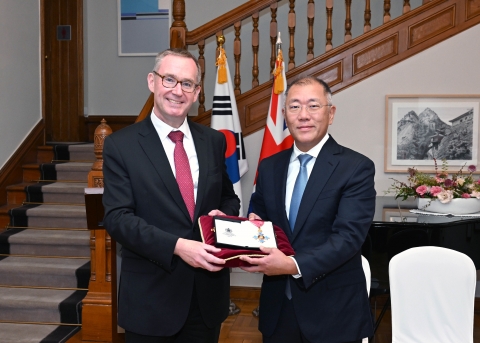 정의선 현대차그룹 회장, 대영제국훈장 수훈···"양국 경제교류 기여"