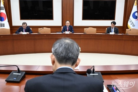 정부, 비상경제장관회의 겸 수출투자대책회의 개최···&quot;청년층 고용지원 강화 적극 시행&quot;