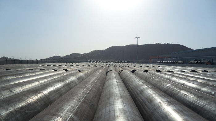 세아스틸(SeAH Steel) 아랍에미리트(UAE) 공장 야적장에 보관중인 API 송유관. 사진=세아제강지주 제공